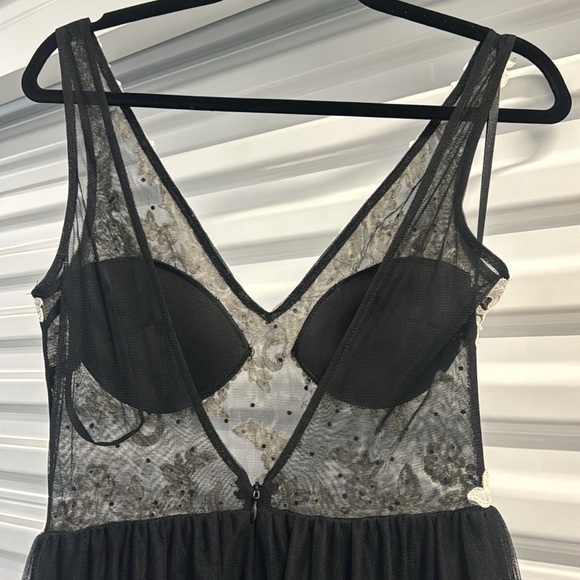 Elegant Blondie Nites black evening/prom dress in size 9 (juniors). - Picture 6 of 6